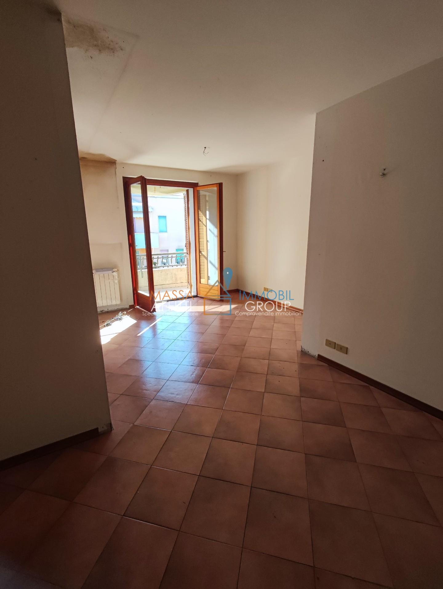 Quadrilocale in vendita in viale eugenio chiesa 6, Massa