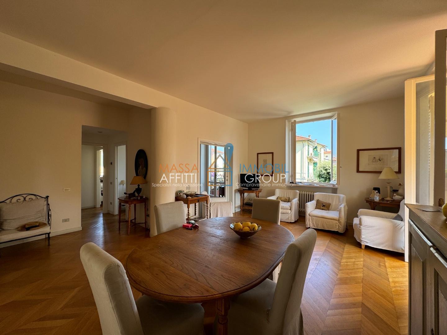 Appartamento con terrazzo in  via mazzini 20, Forte dei Marmi