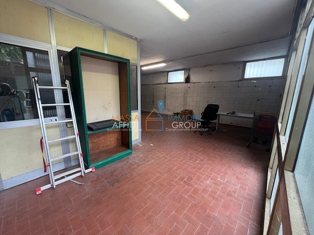 Laboratorio in affitto in via del papino 15, Massa