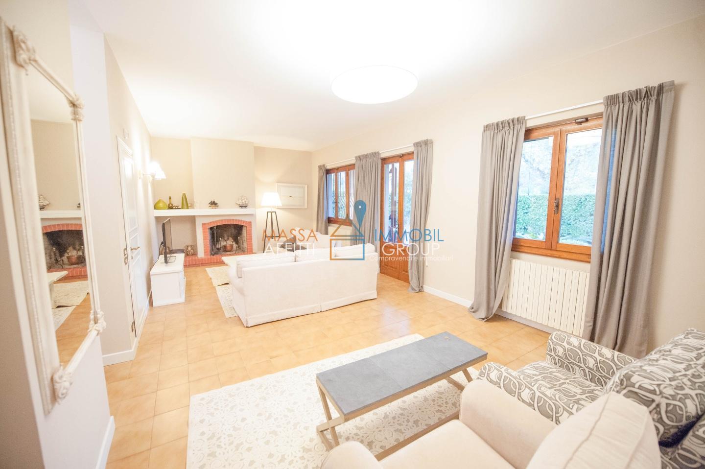 Villa con giardino in via donatello 18b, Forte dei Marmi