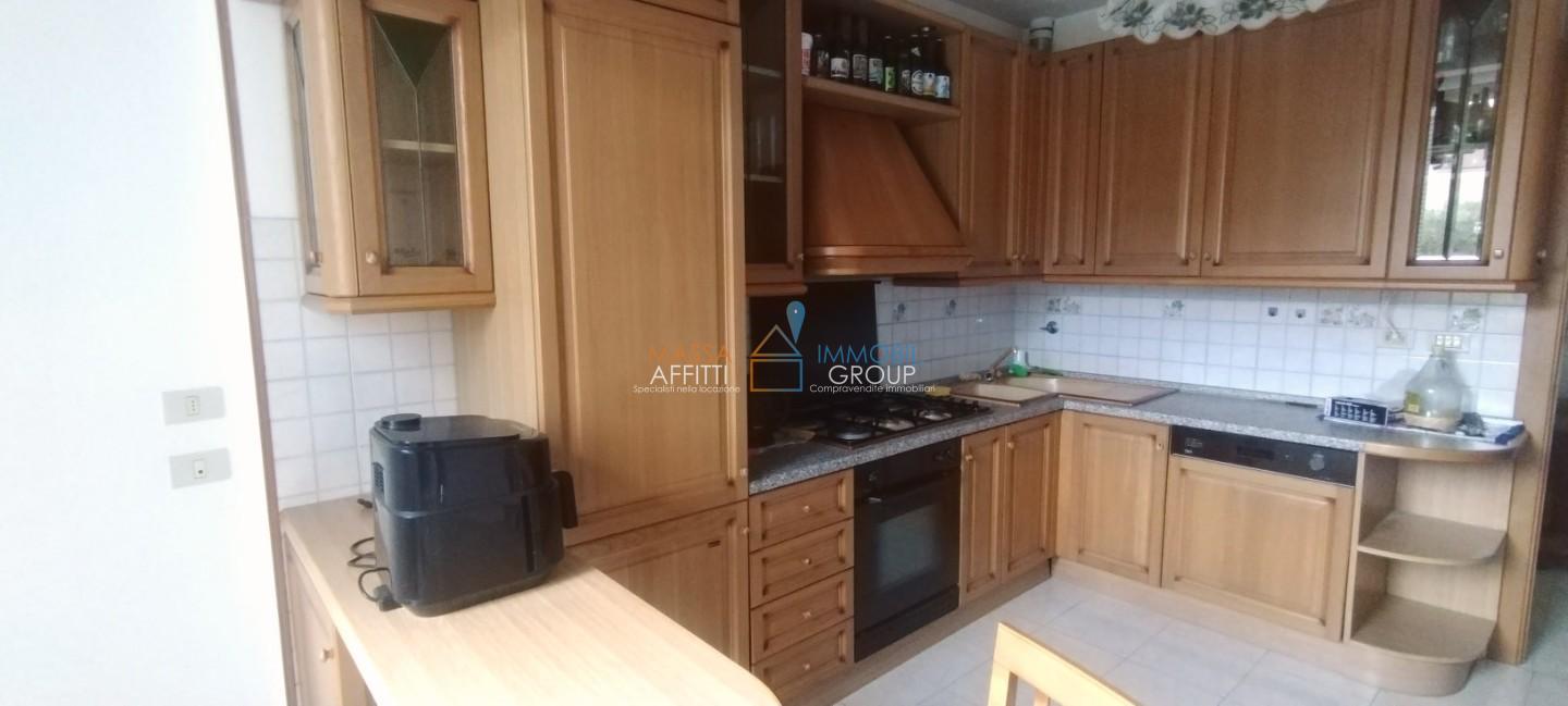 Appartamento con box in via poggioletto 21, Massa