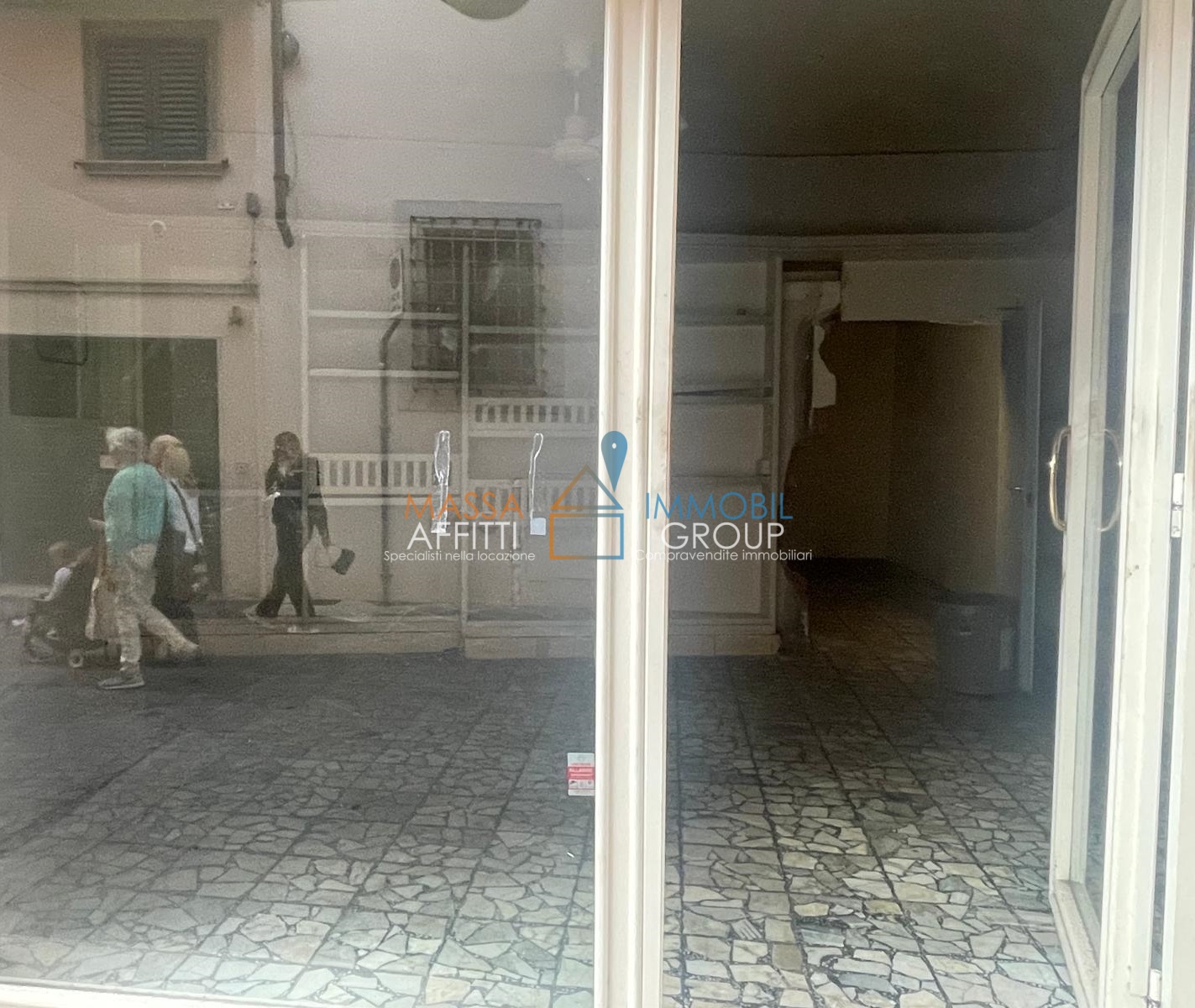 Locale commerciale da ristrutturare in piazza giordano bruno 18, Pietrasanta