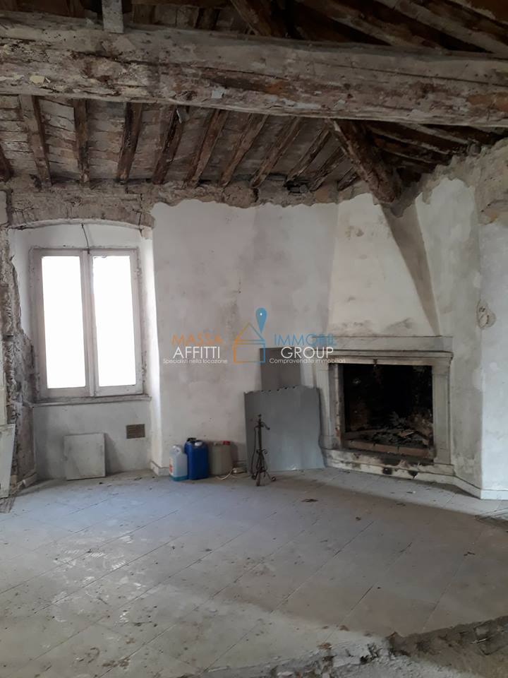 Casa indipendente da ristrutturare in via capitano bruno conti 8/a, Carrara