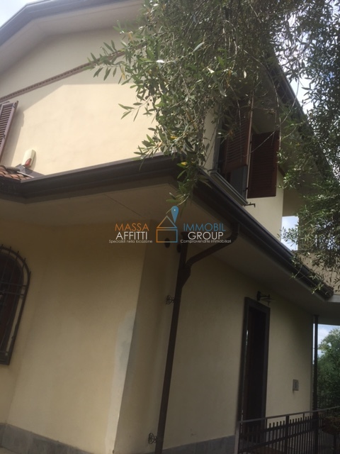 Villetta a schiera con giardino in via dei saraceni 24, Massa