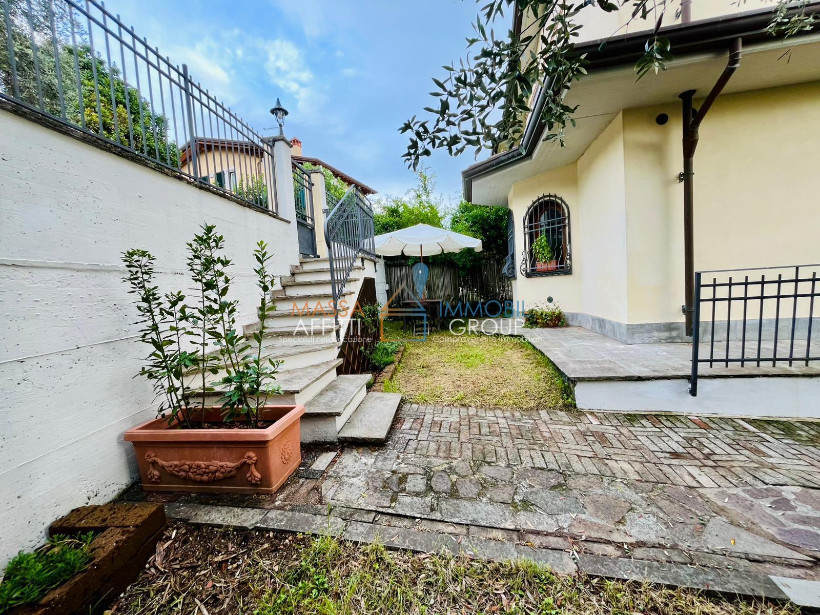 Villetta a schiera con giardino in via dei saraceni 24, Massa