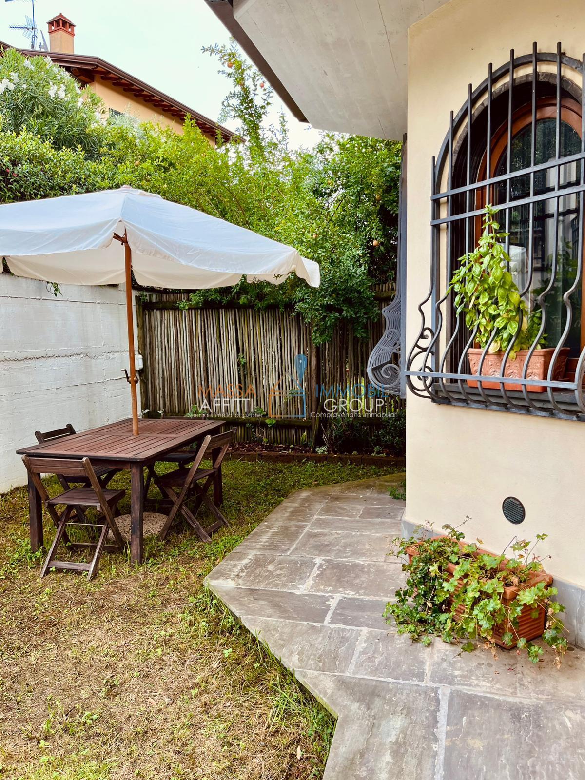 Villetta a schiera con giardino in via dei saraceni 24, Massa