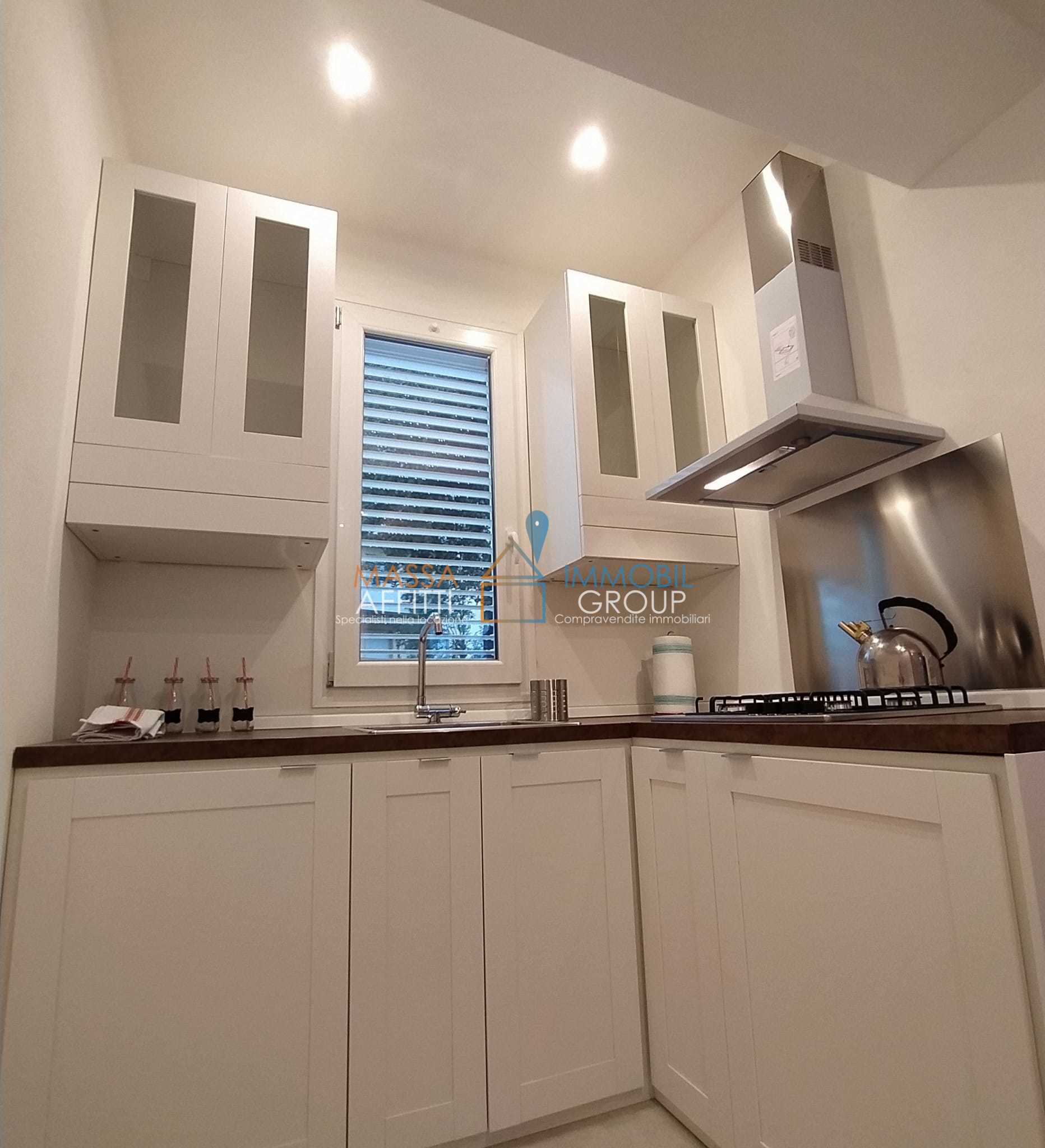 Casa indipendente con giardino in via poggiolo 5, Massa