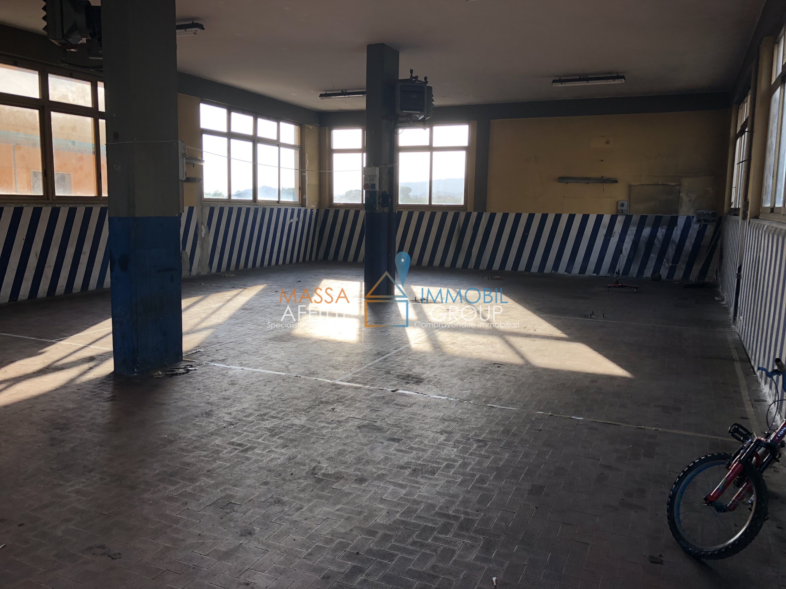 Capannone in affitto in via benedetto croce 18, Massa