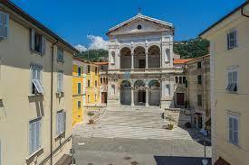 Capannone in affitto in via benedetto croce 18, Massa