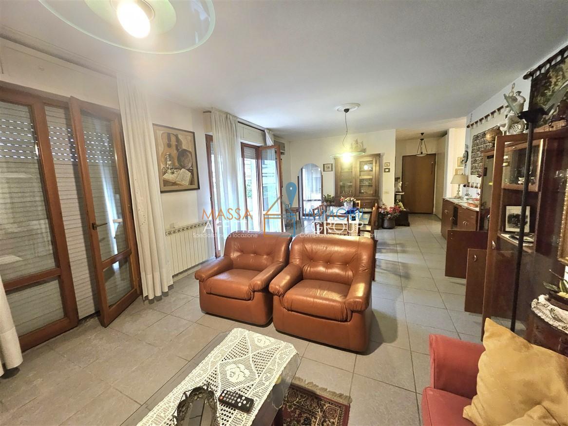 Appartamento con giardino in via dell'acqua 200, Massa