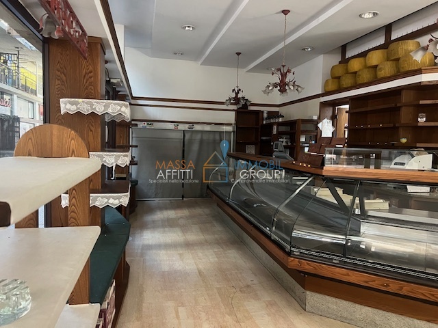 Locale commerciale in vendita in piazza felice palma 37, Massa