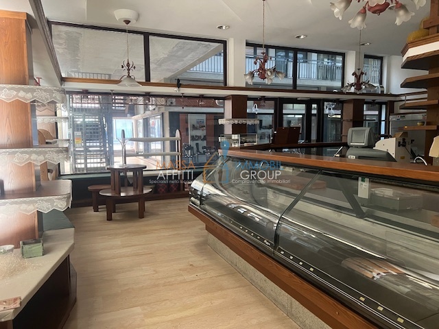 Locale commerciale in vendita in piazza felice palma 37, Massa