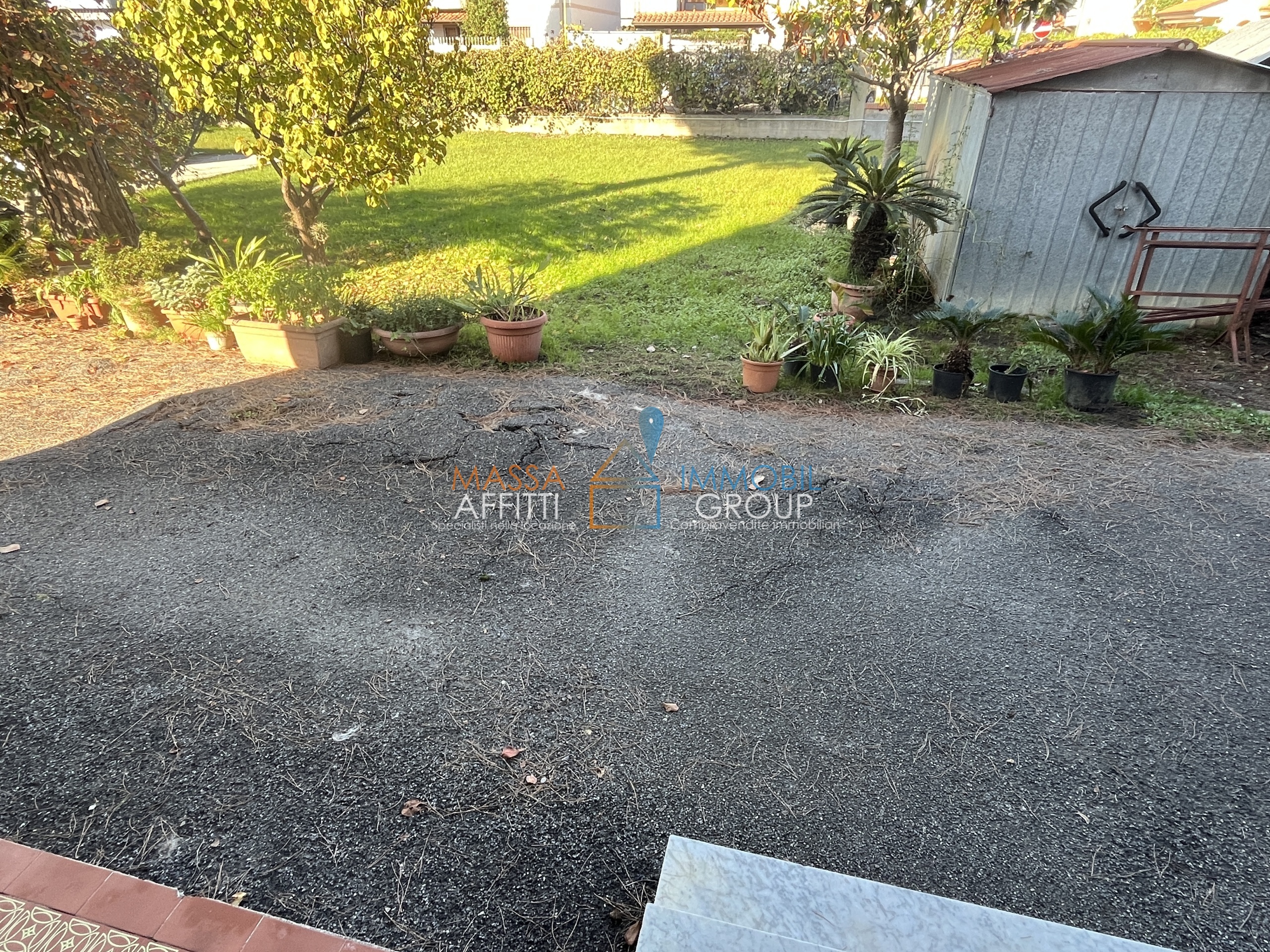 Casa indipendente con giardino in via venezia 54, Massa