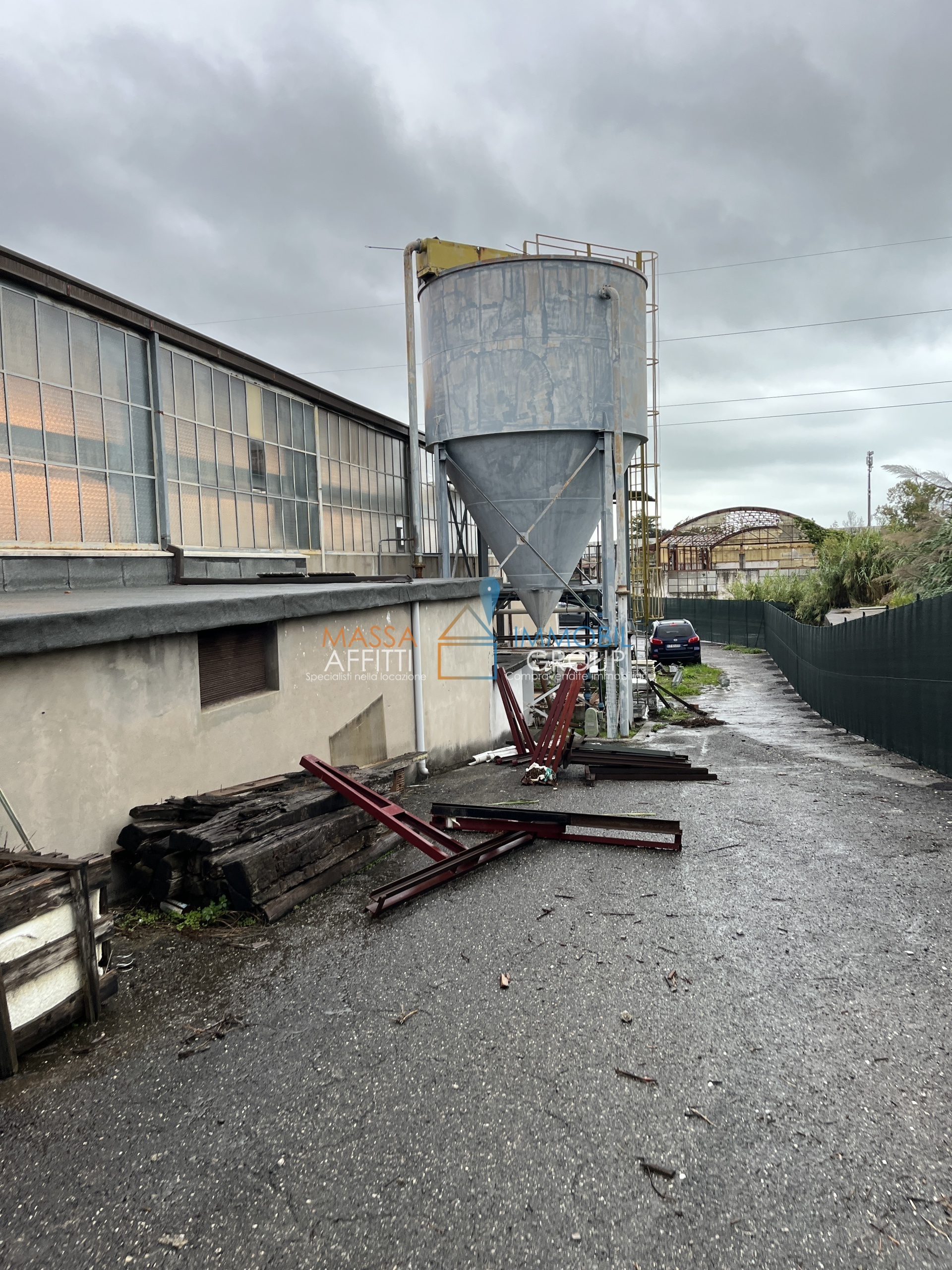 Locale commerciale in vendita in via madonna del golfo 14, Massa