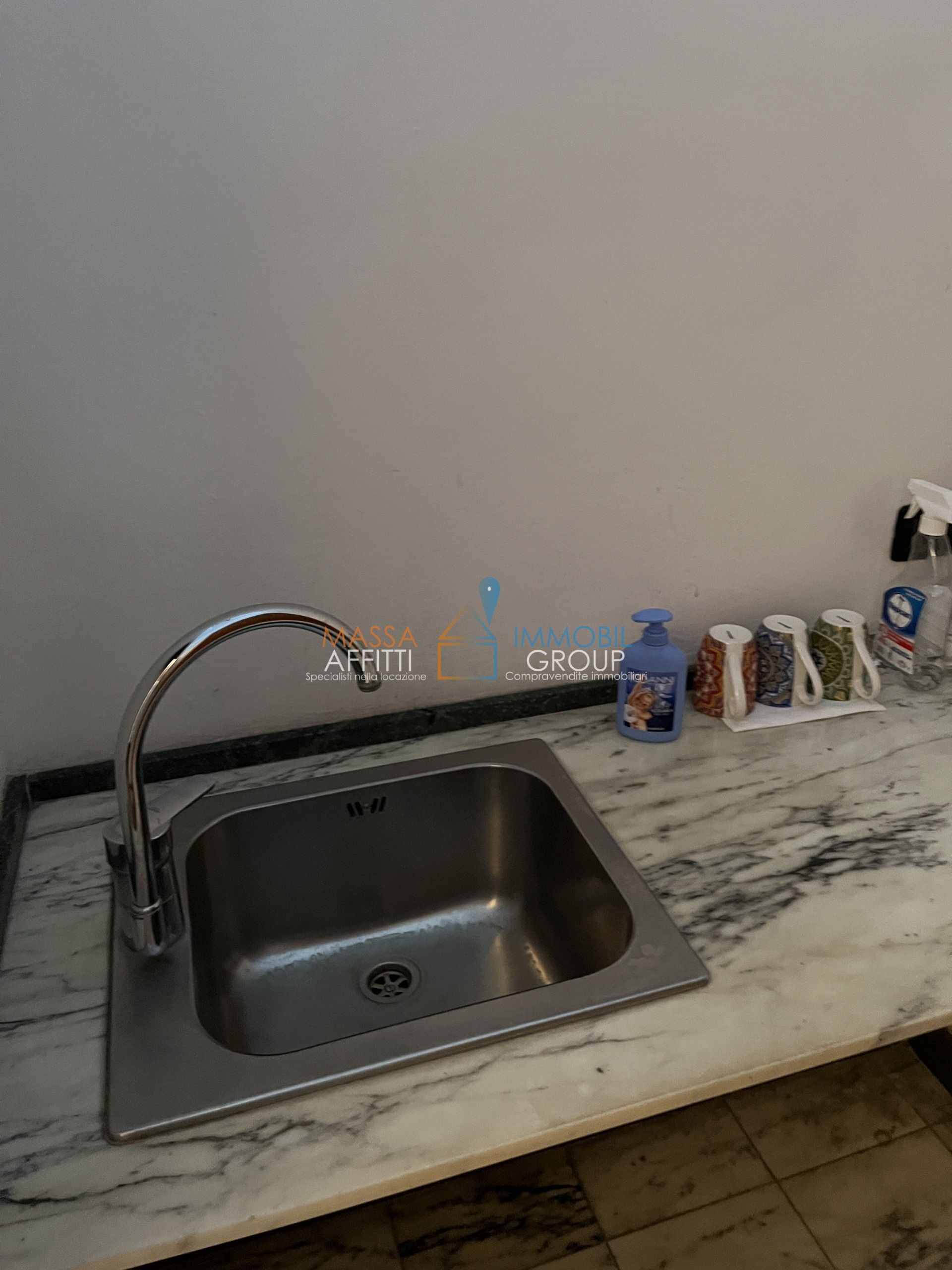 Locale commerciale in vendita in via madonna del golfo 14, Massa