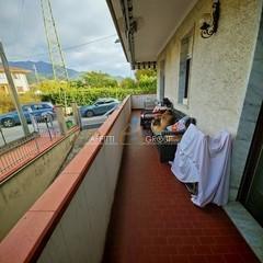 Appartamento con giardino in via paolini 9, Massa