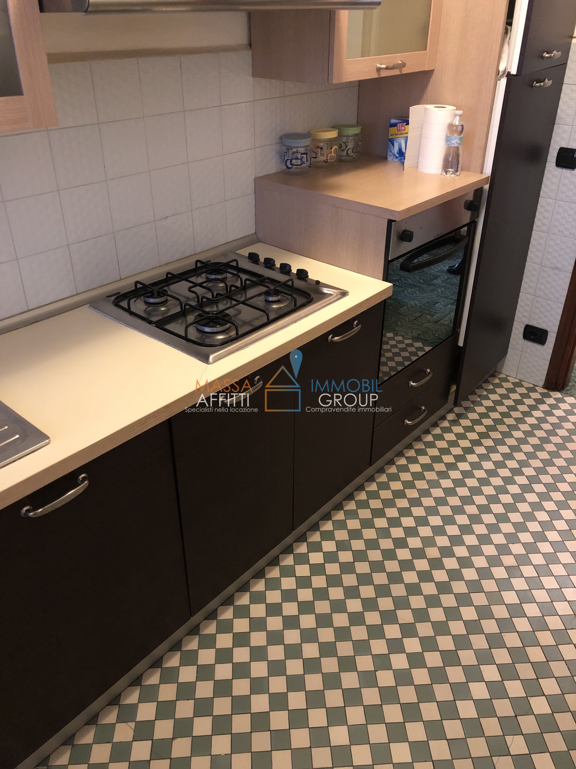 Appartamento con giardino in viale lungomare di ponente 14, Massa