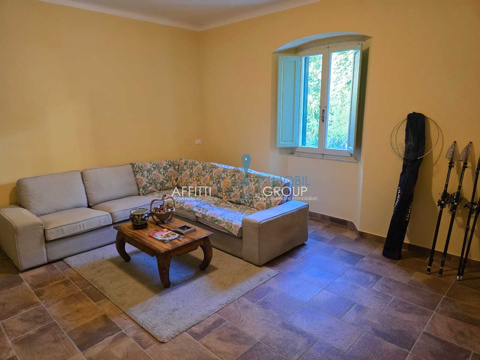 Casa indipendente con giardino in via bassa tambura 14, Massa