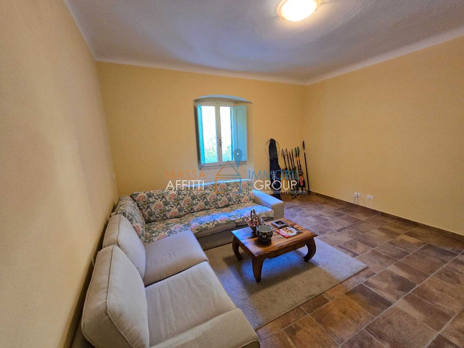 Casa indipendente con giardino in via bassa tambura 14, Massa