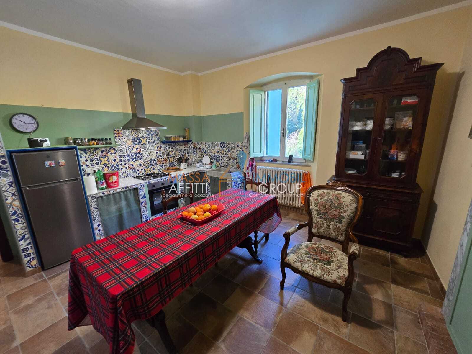 Casa indipendente con giardino in via bassa tambura 14, Massa