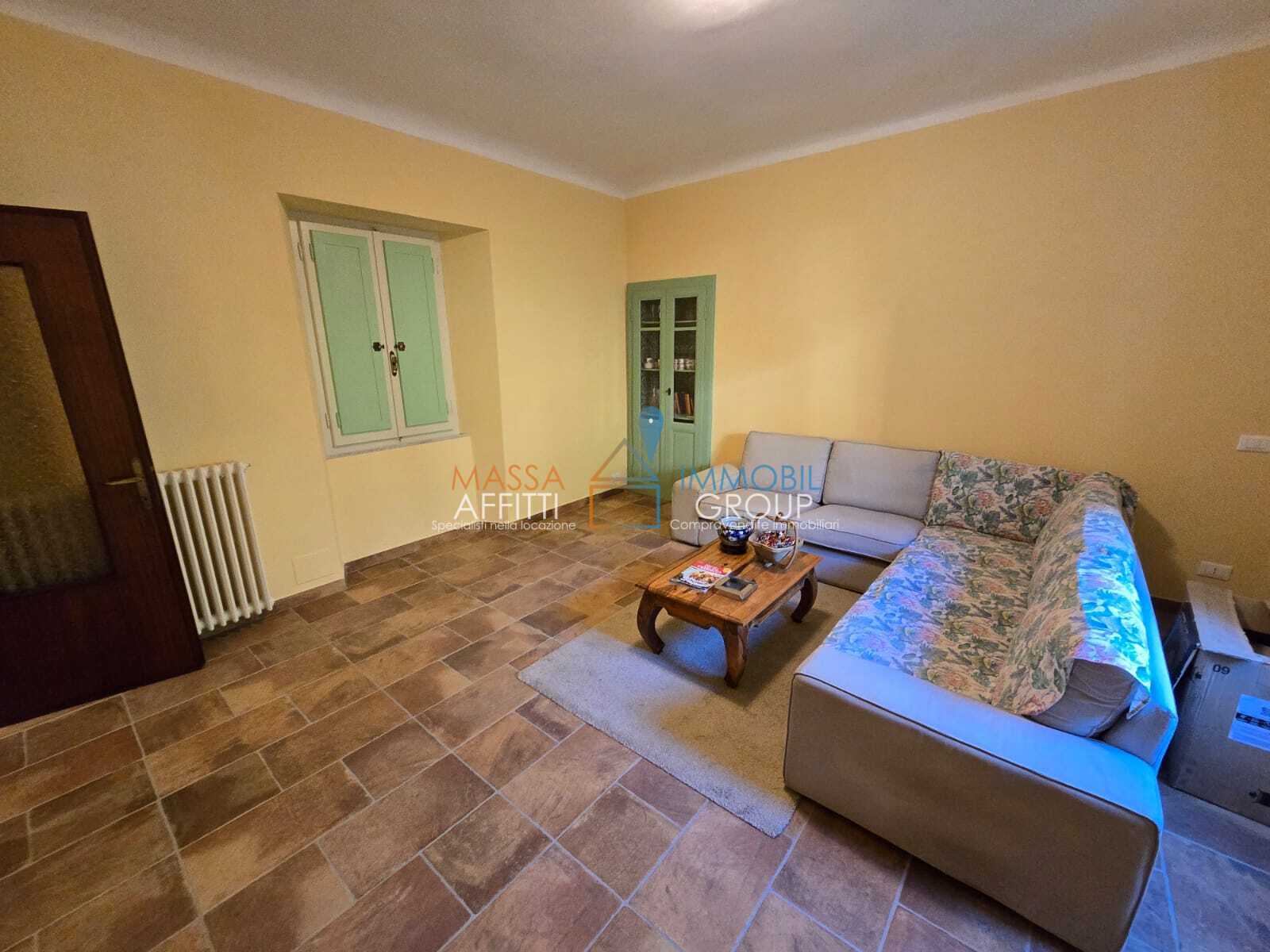 Casa indipendente con giardino in via bassa tambura 14, Massa