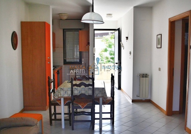 Appartamento con terrazzi in piazza ronchi 21, Massa