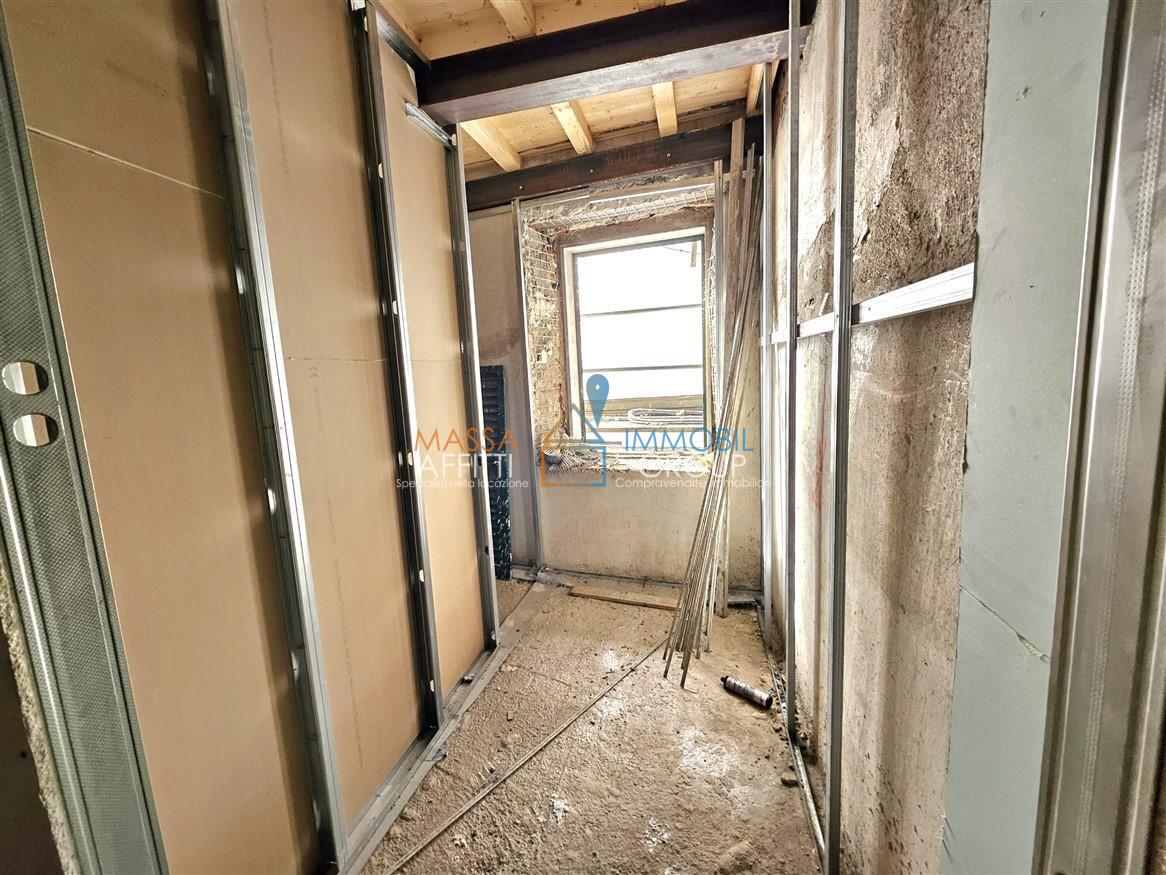 Quadrilocale nuovo in via palestro 64, Massa