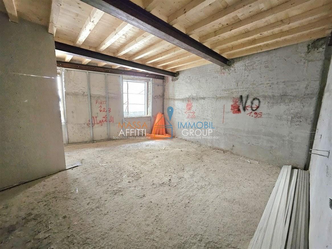 Quadrilocale nuovo in via palestro 64, Massa