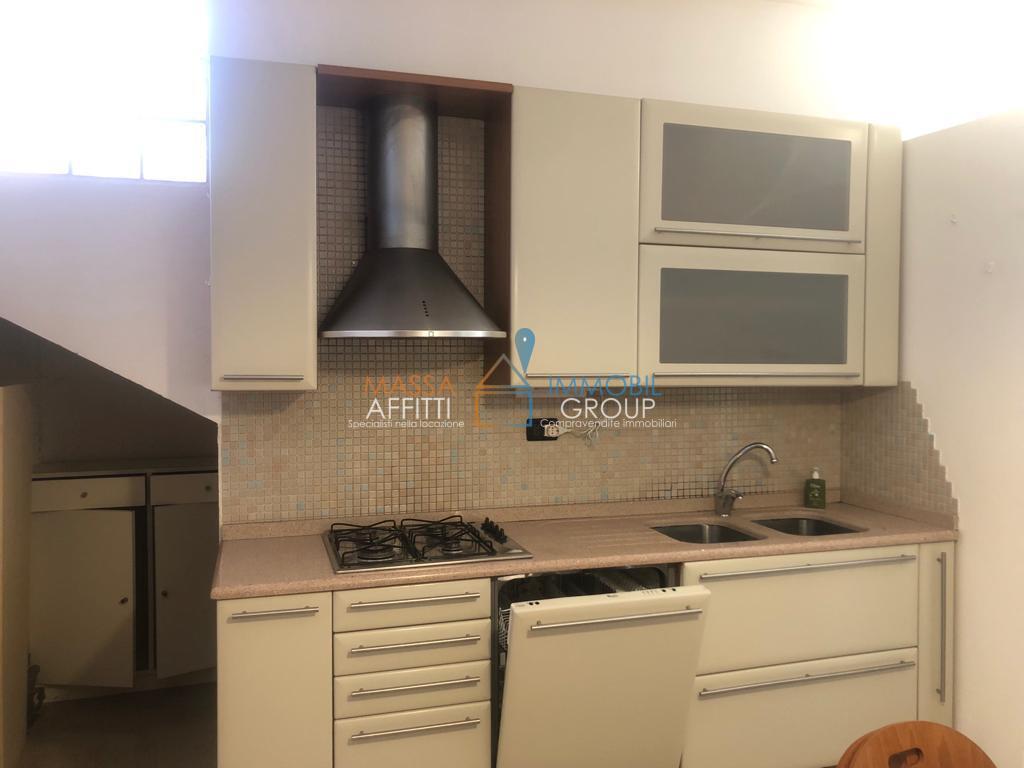 Casa indipendente con giardino in via quercioli 233, Massa