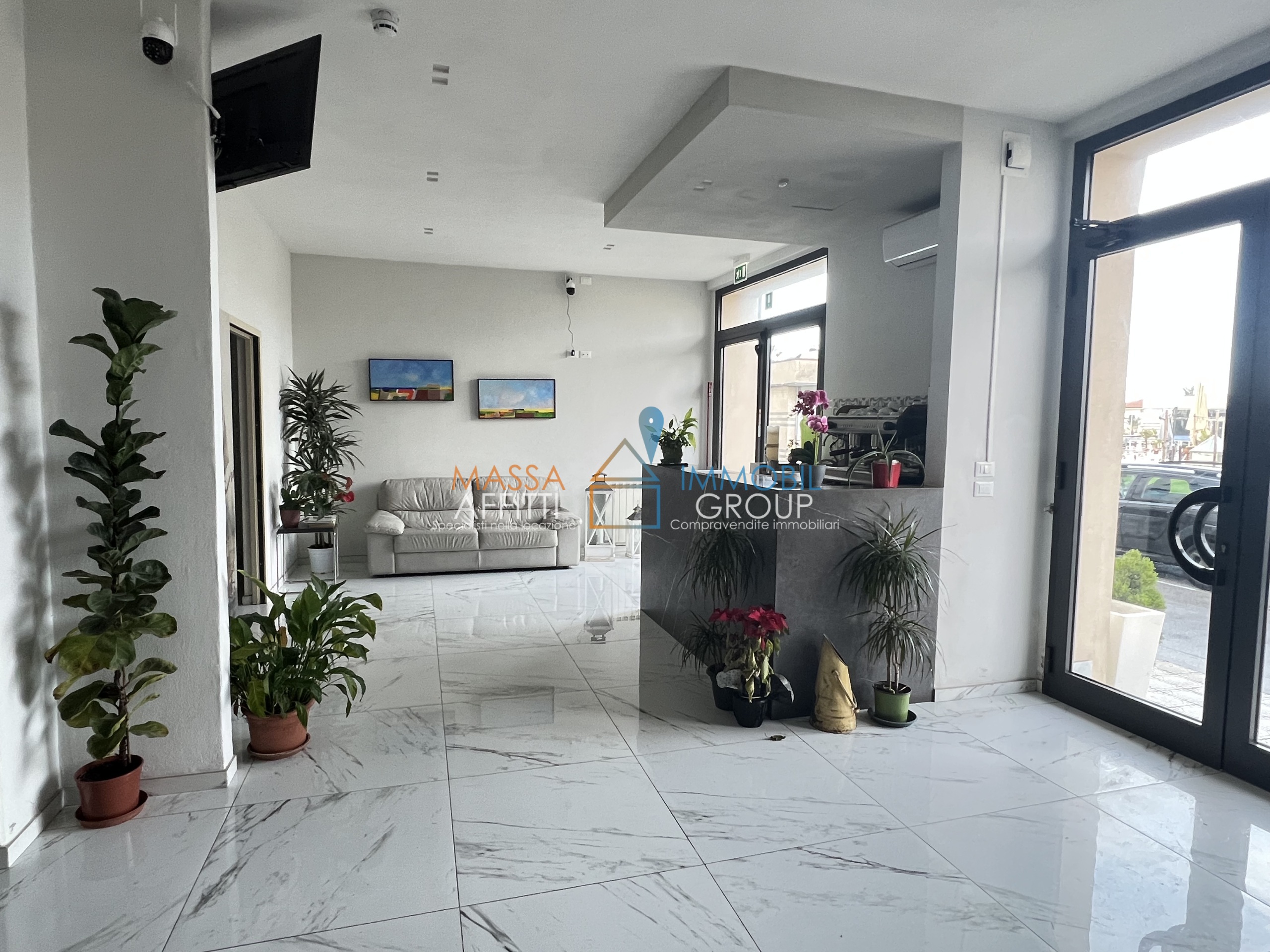 Stabile/Palazzo ristrutturato in viale ermenegildo pistelli 70, Camaiore