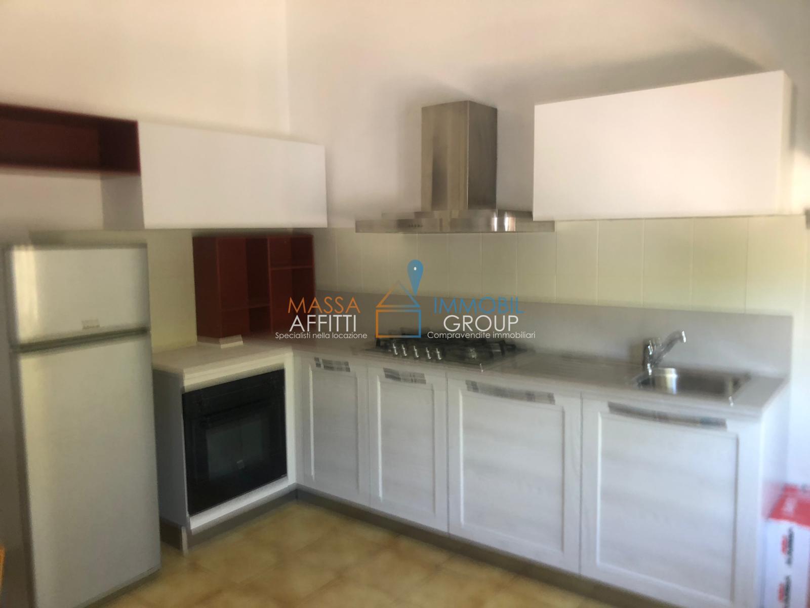 Casa indipendente in affitto in viale zaccagna d 9, Carrara