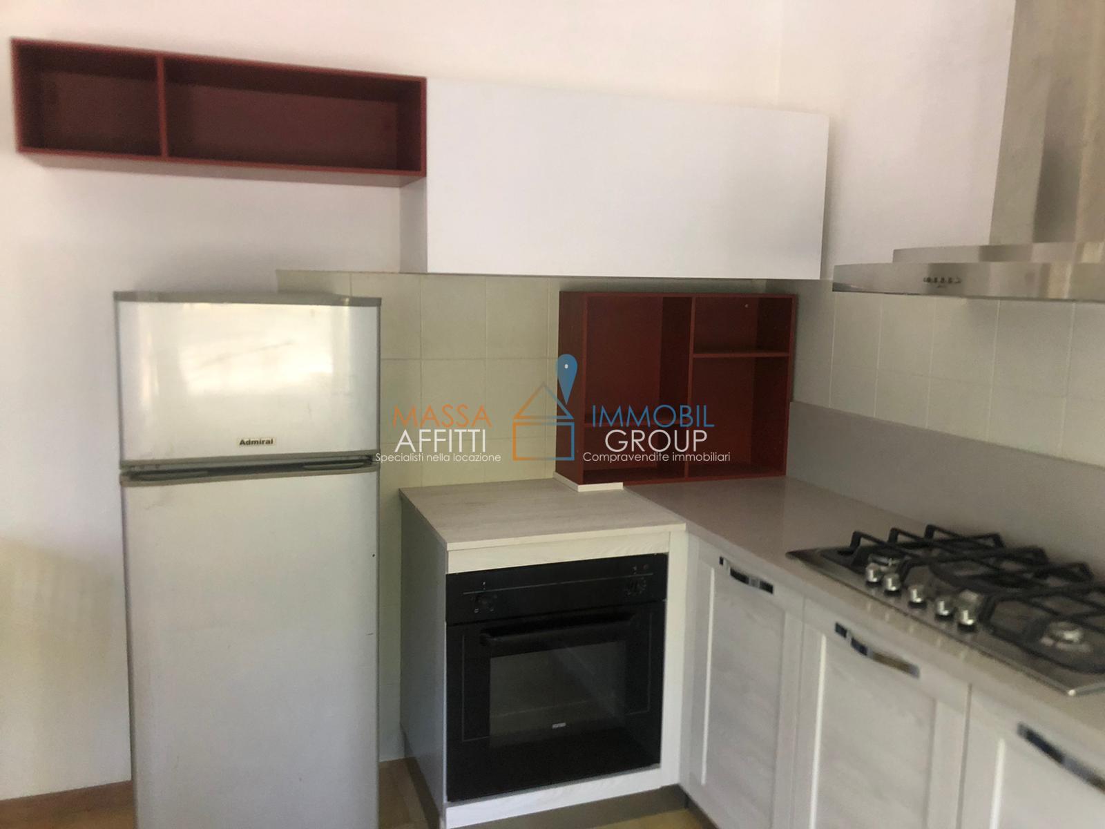 Casa indipendente in affitto in viale zaccagna d 9, Carrara