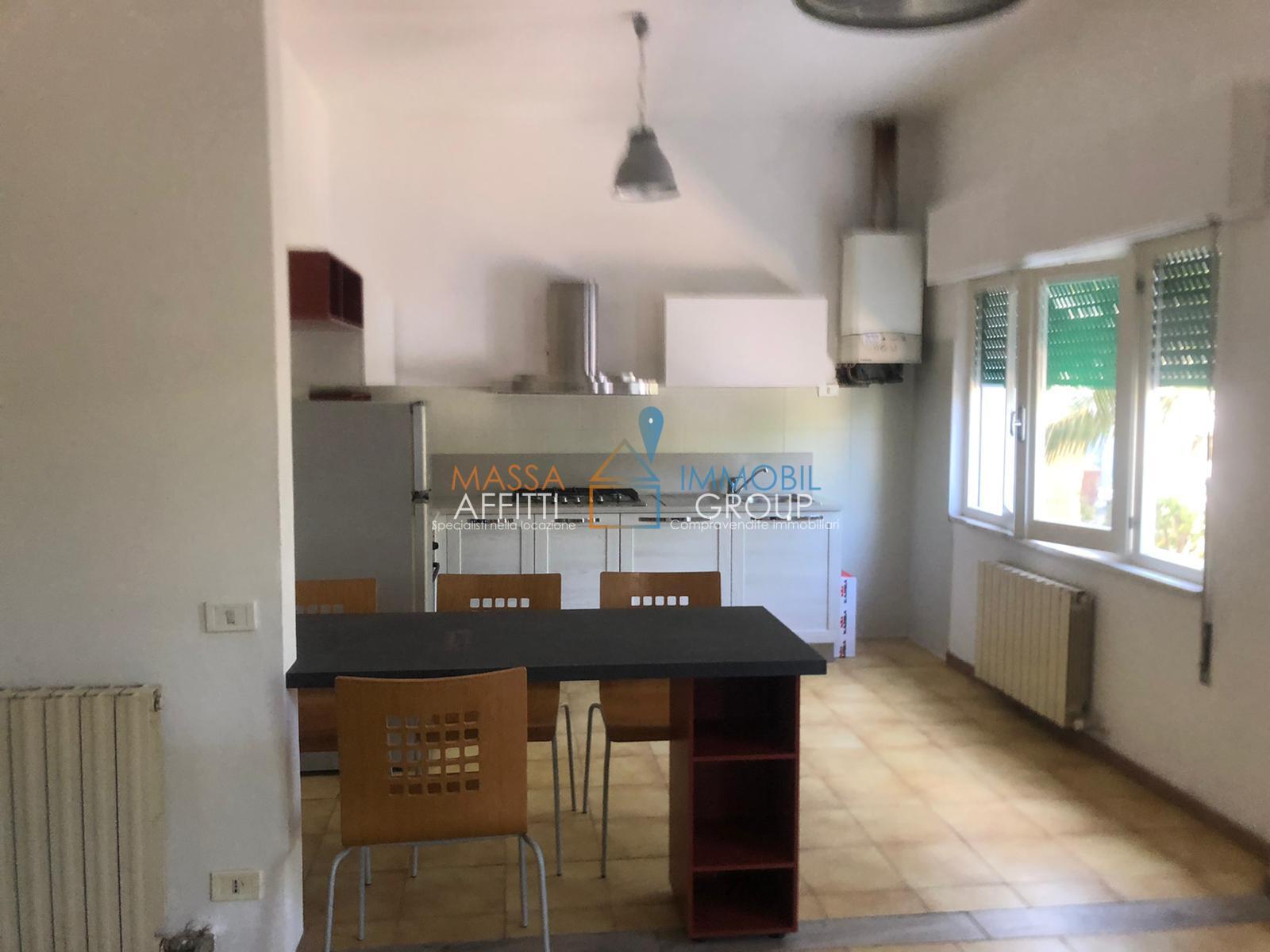 Casa indipendente in affitto in viale zaccagna d 9, Carrara