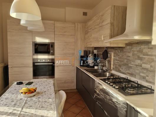 Appartamento con terrazzo in via san leonardo 144, Massa