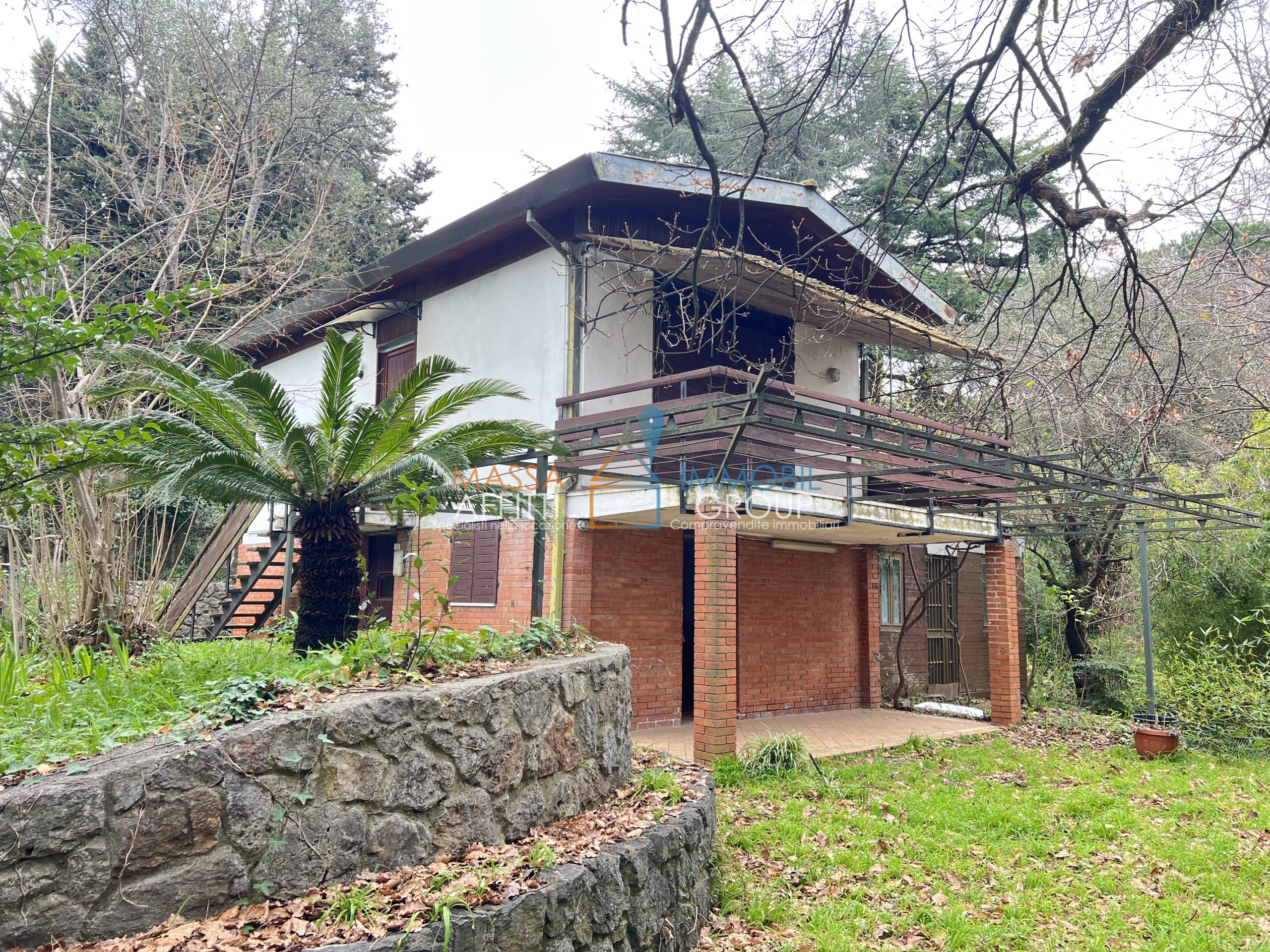 Villa con giardino in via tecchioni 5, Massa