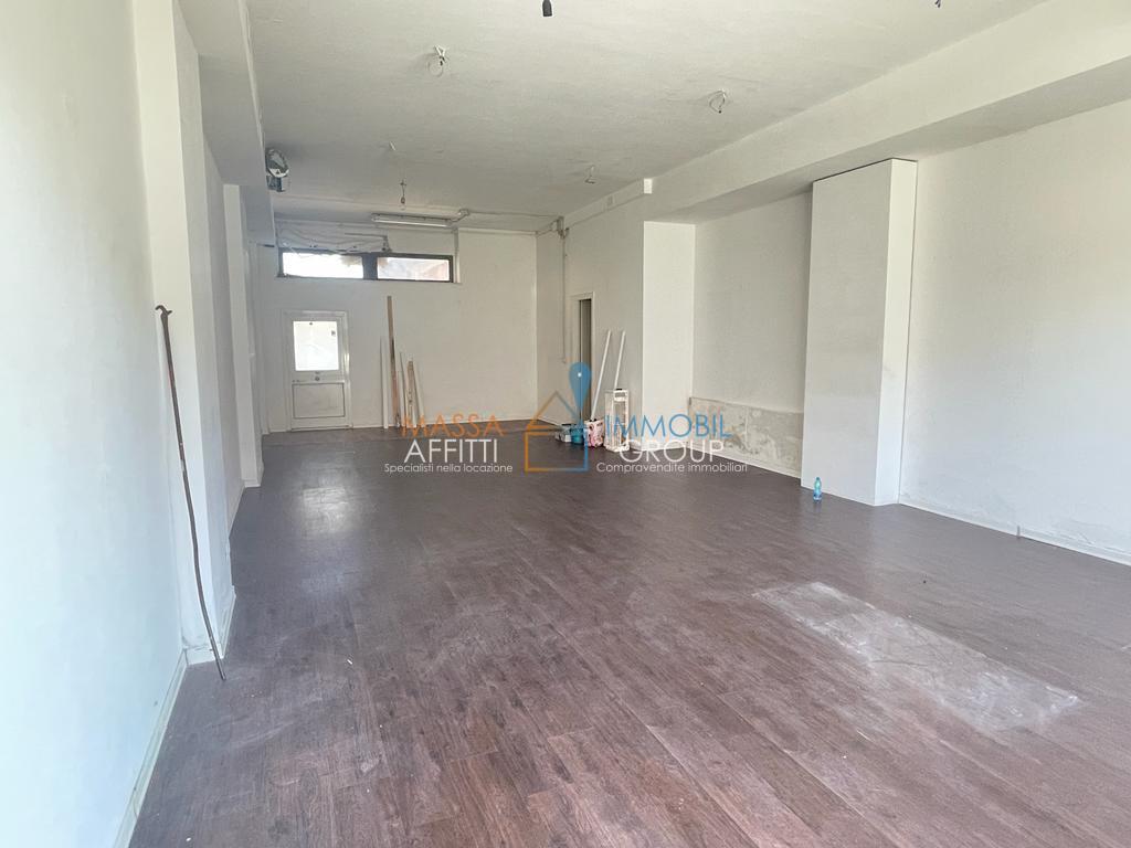 Locale commerciale in affitto in viale roma 54, Massa