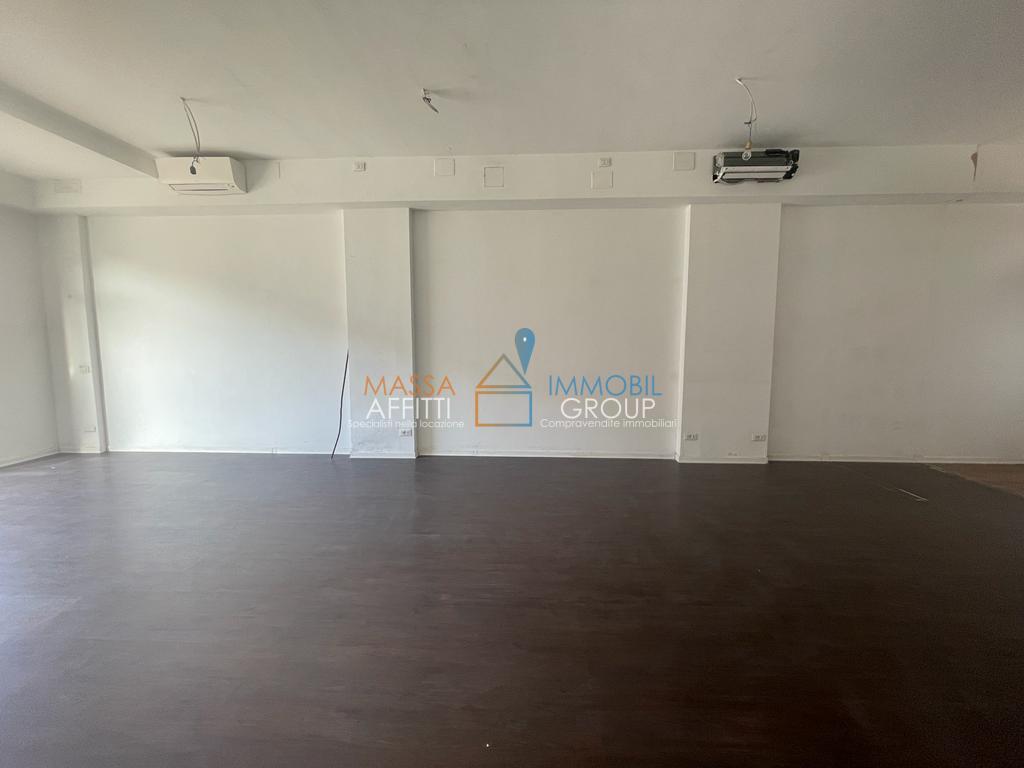 Locale commerciale in affitto in viale roma 54, Massa