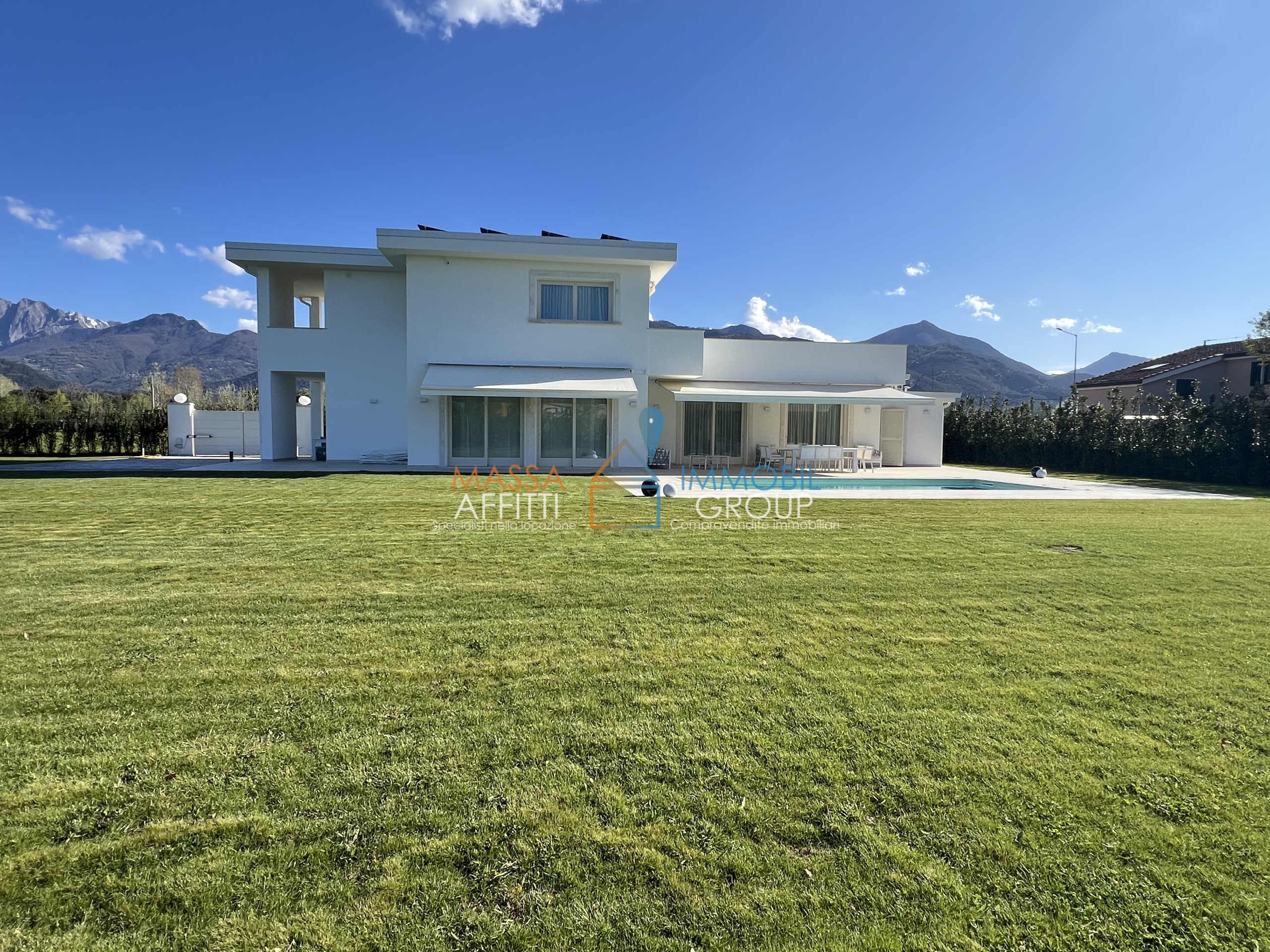 Villa con giardino in via vaiana 91, Pietrasanta