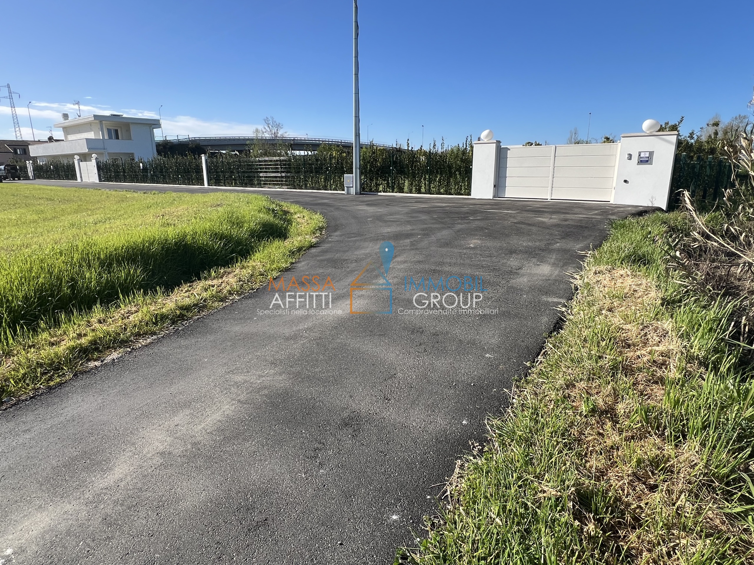 Villa con giardino in via vaiana 91, Pietrasanta