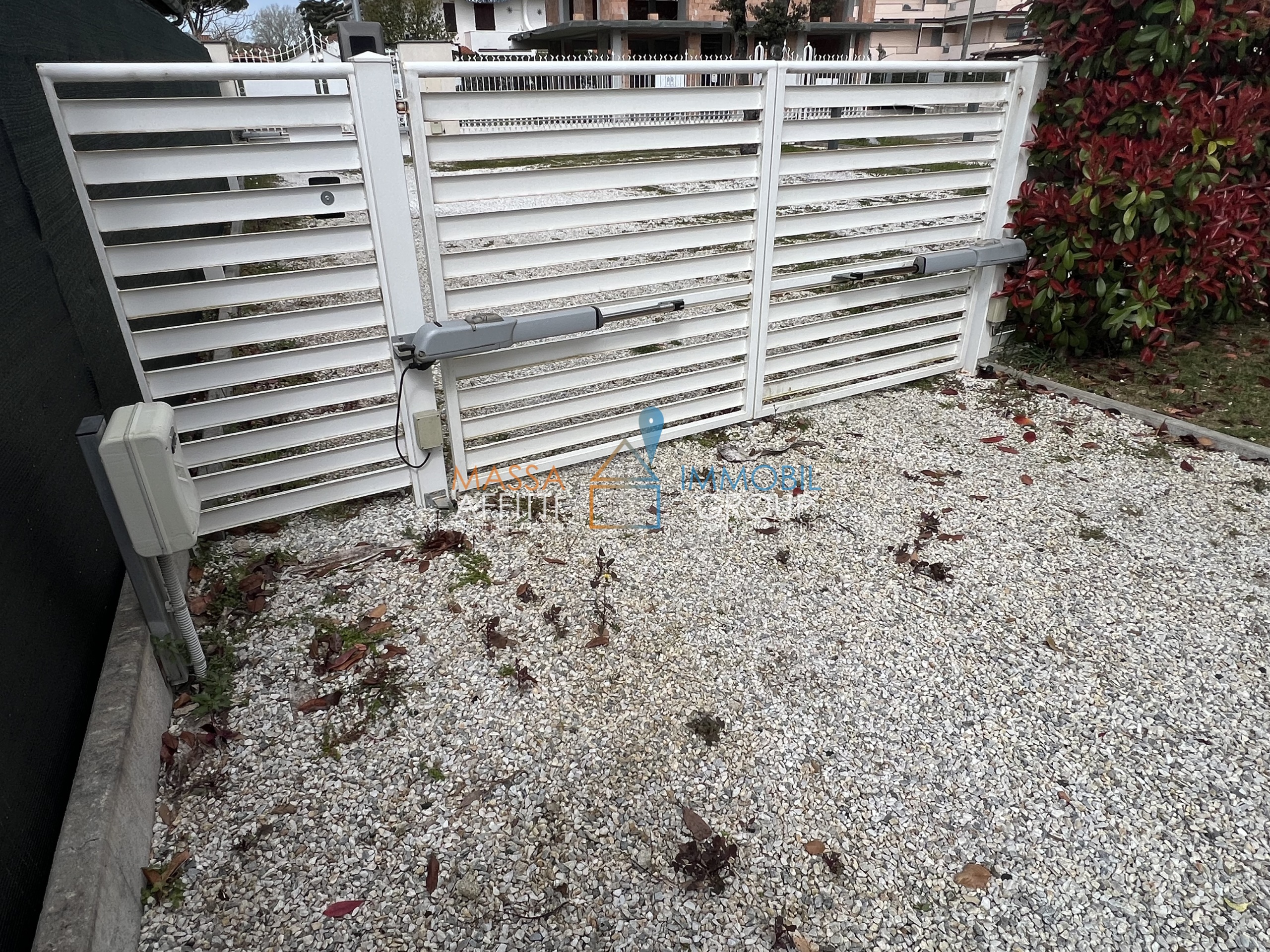 Appartamento con giardino in via cateratte 81, Montignoso