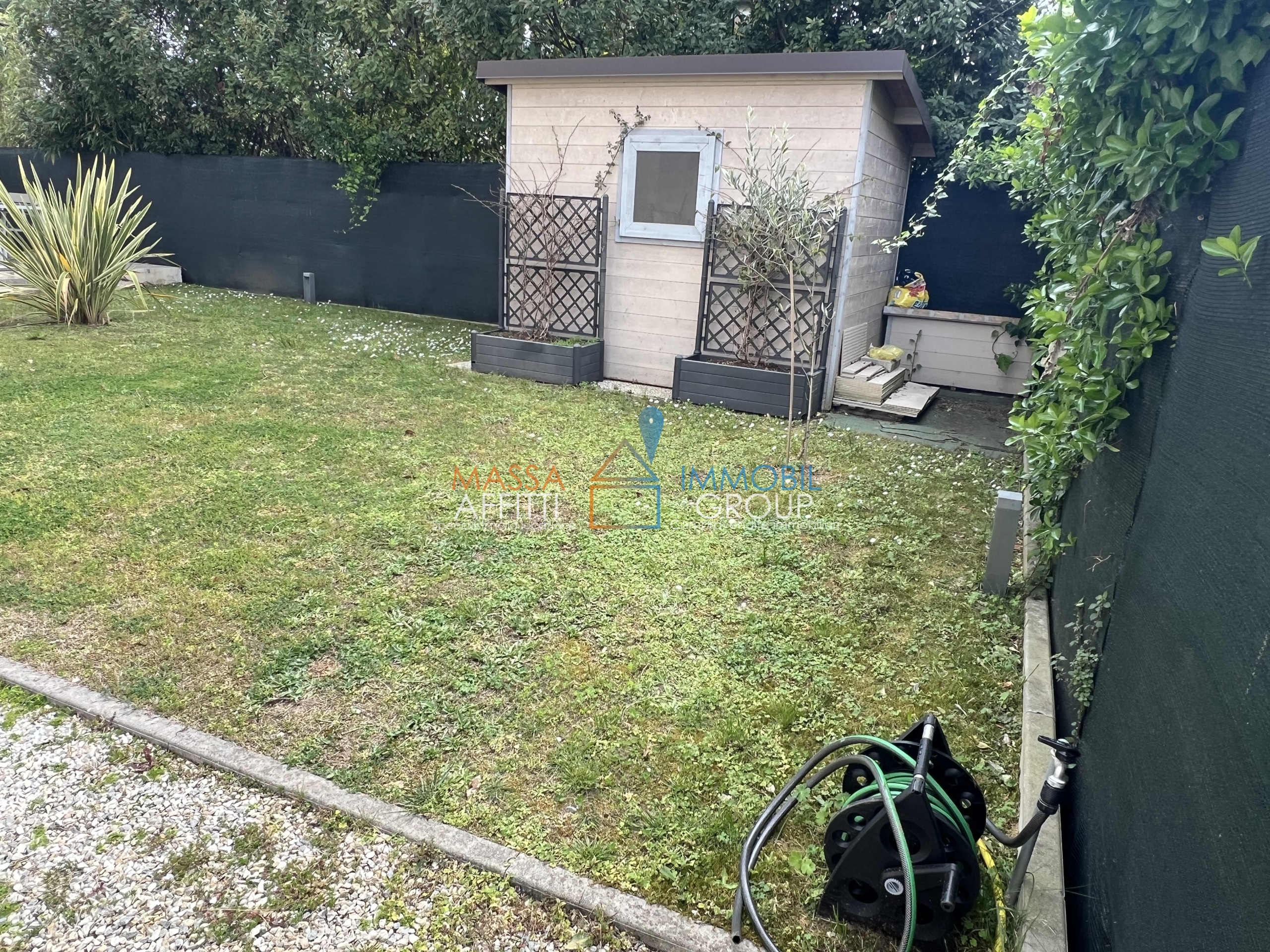 Appartamento con giardino in via cateratte 81, Montignoso