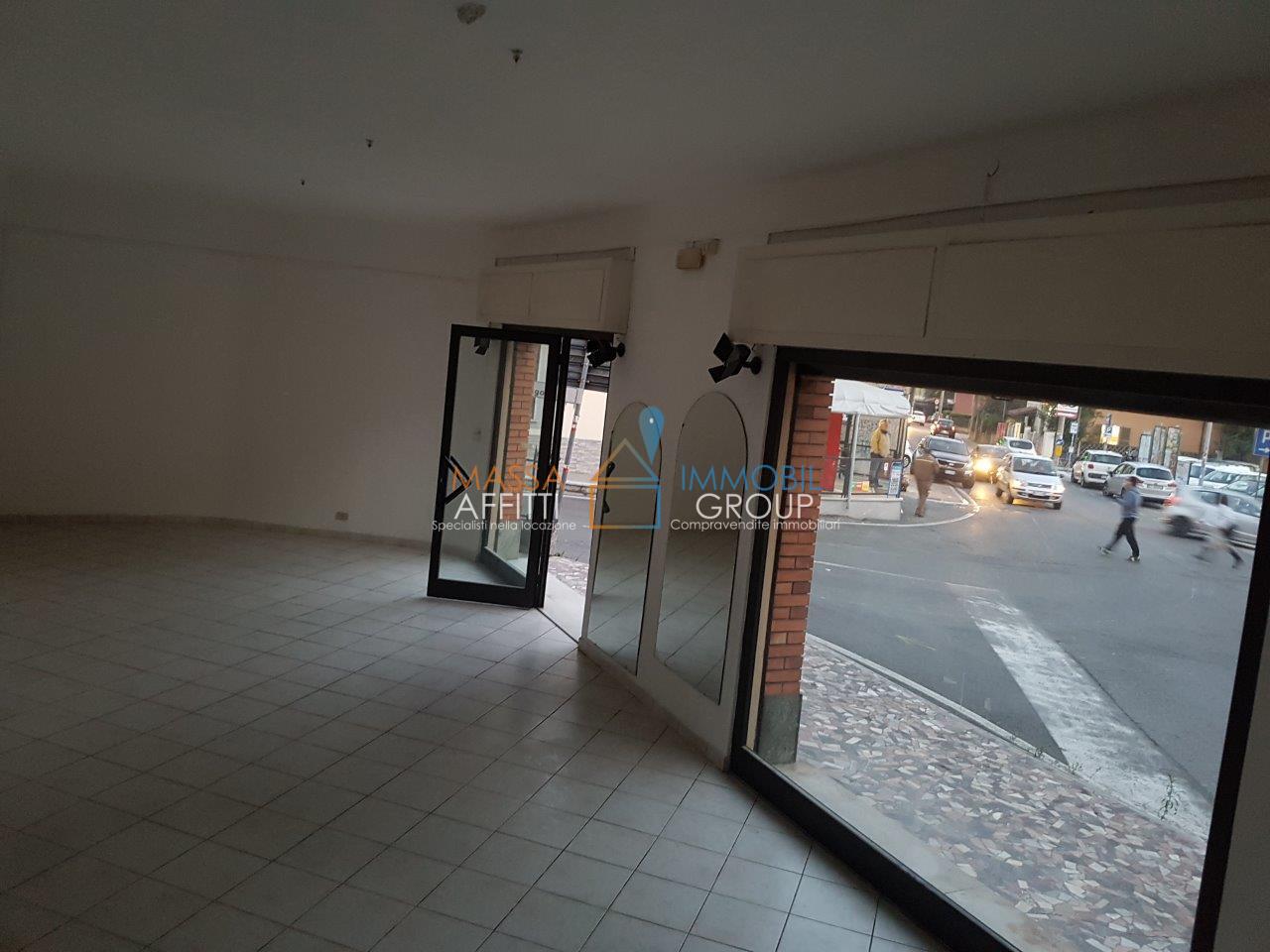 Locale commerciale in affitto in via don minzoni 10, Massa