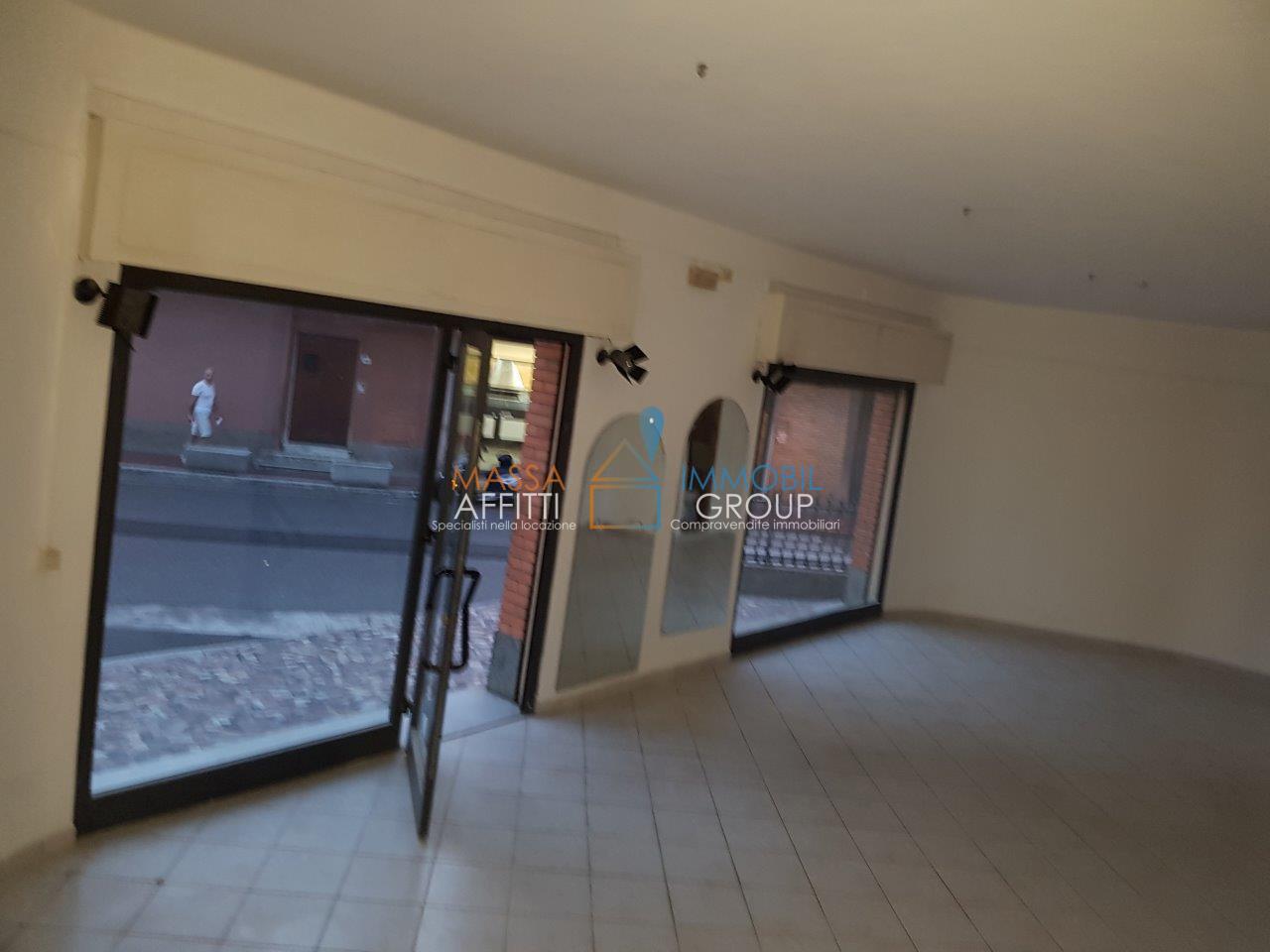 Locale commerciale in affitto in via don minzoni 10, Massa