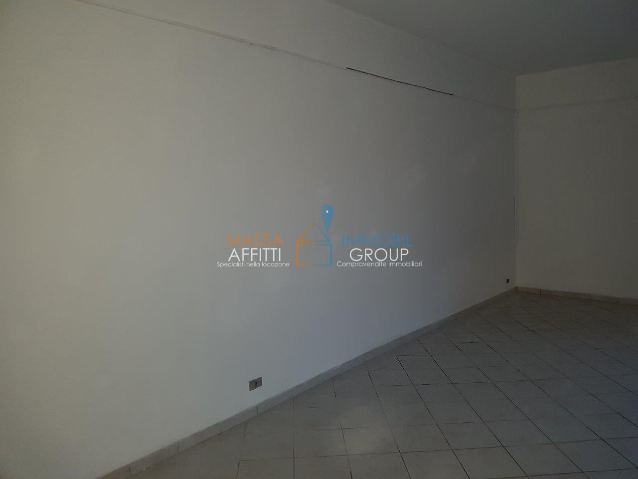 Locale commerciale in affitto in via don minzoni 10, Massa