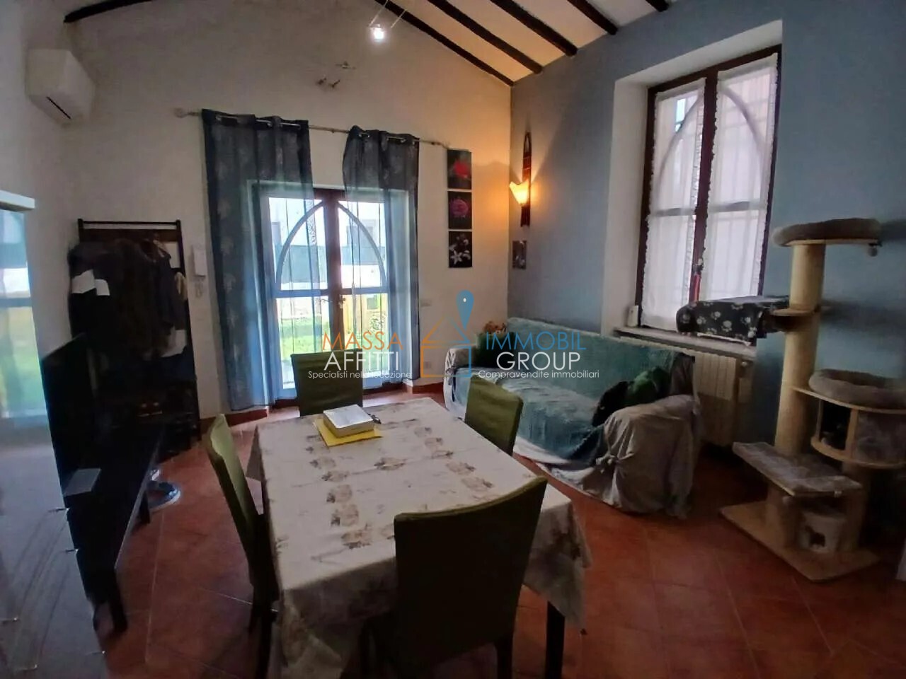 Casa indipendente con giardino in viale stazione 45, Massa