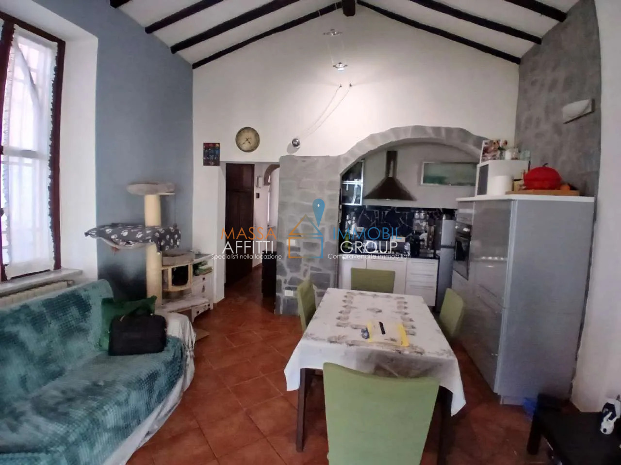 Casa indipendente con giardino in viale stazione 45, Massa