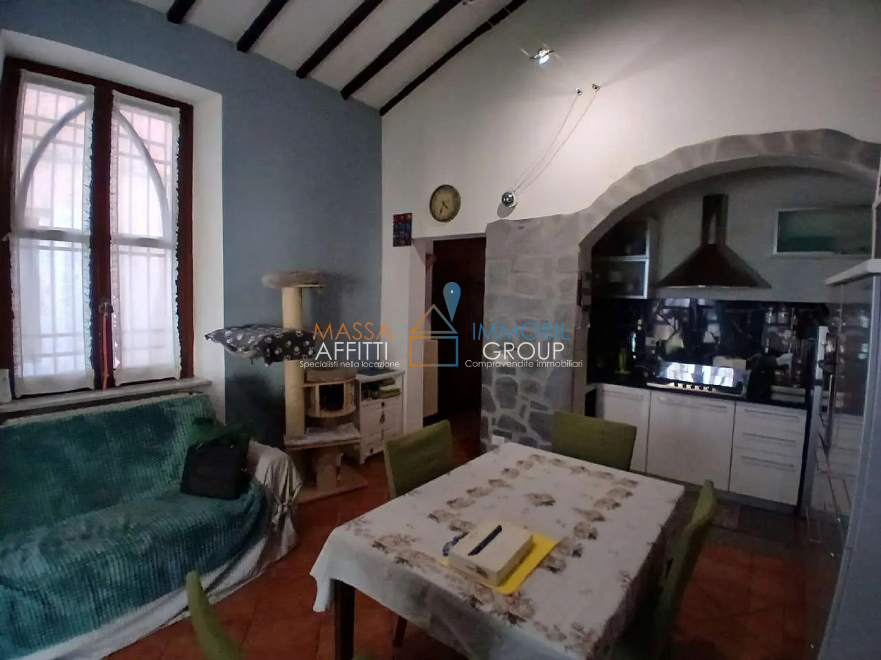 Casa indipendente con giardino in viale stazione 45, Massa