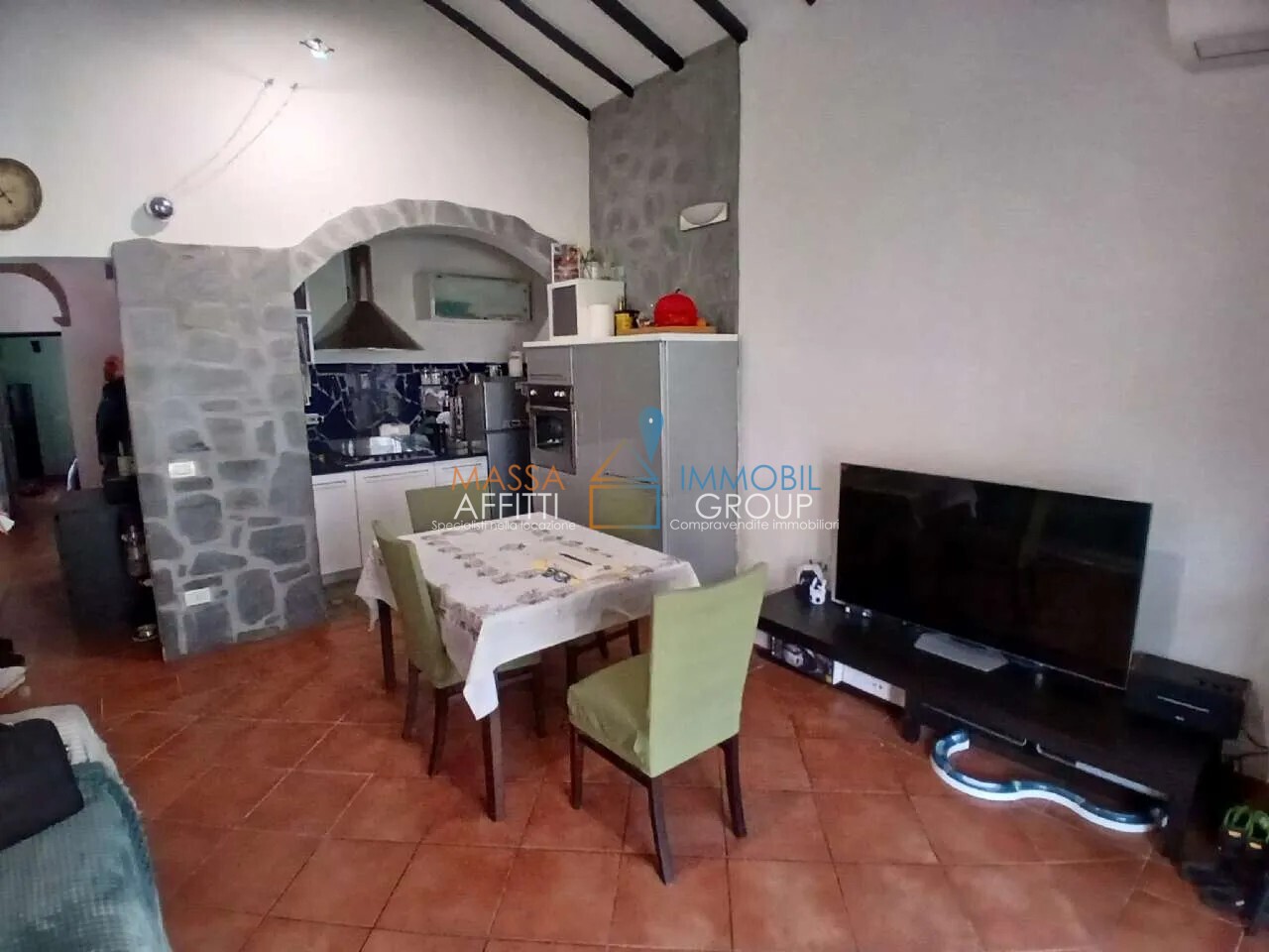 Casa indipendente con giardino in viale stazione 45, Massa