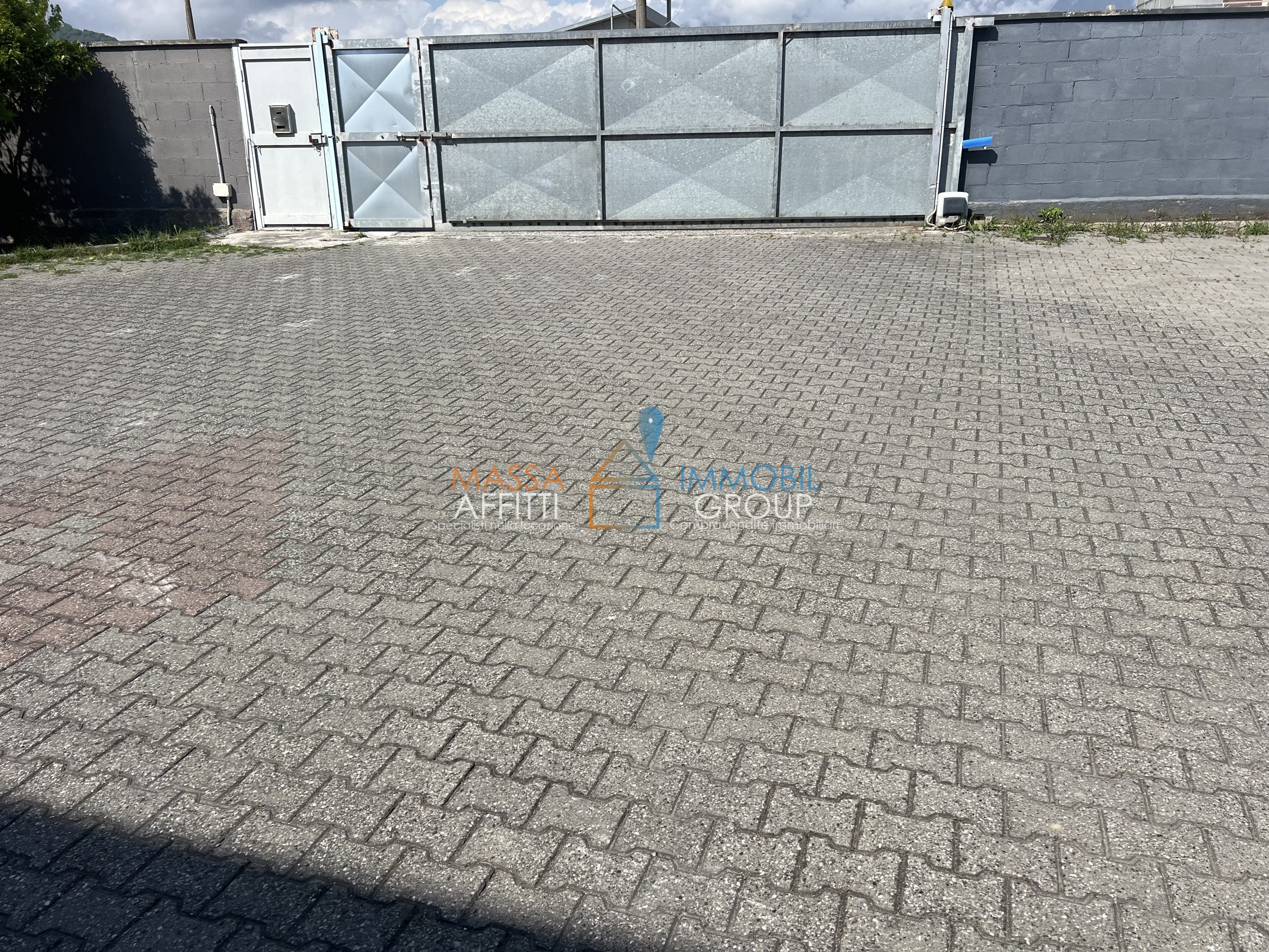 Capannone in vendita in via provinciale avenza-massa 194, Carrara