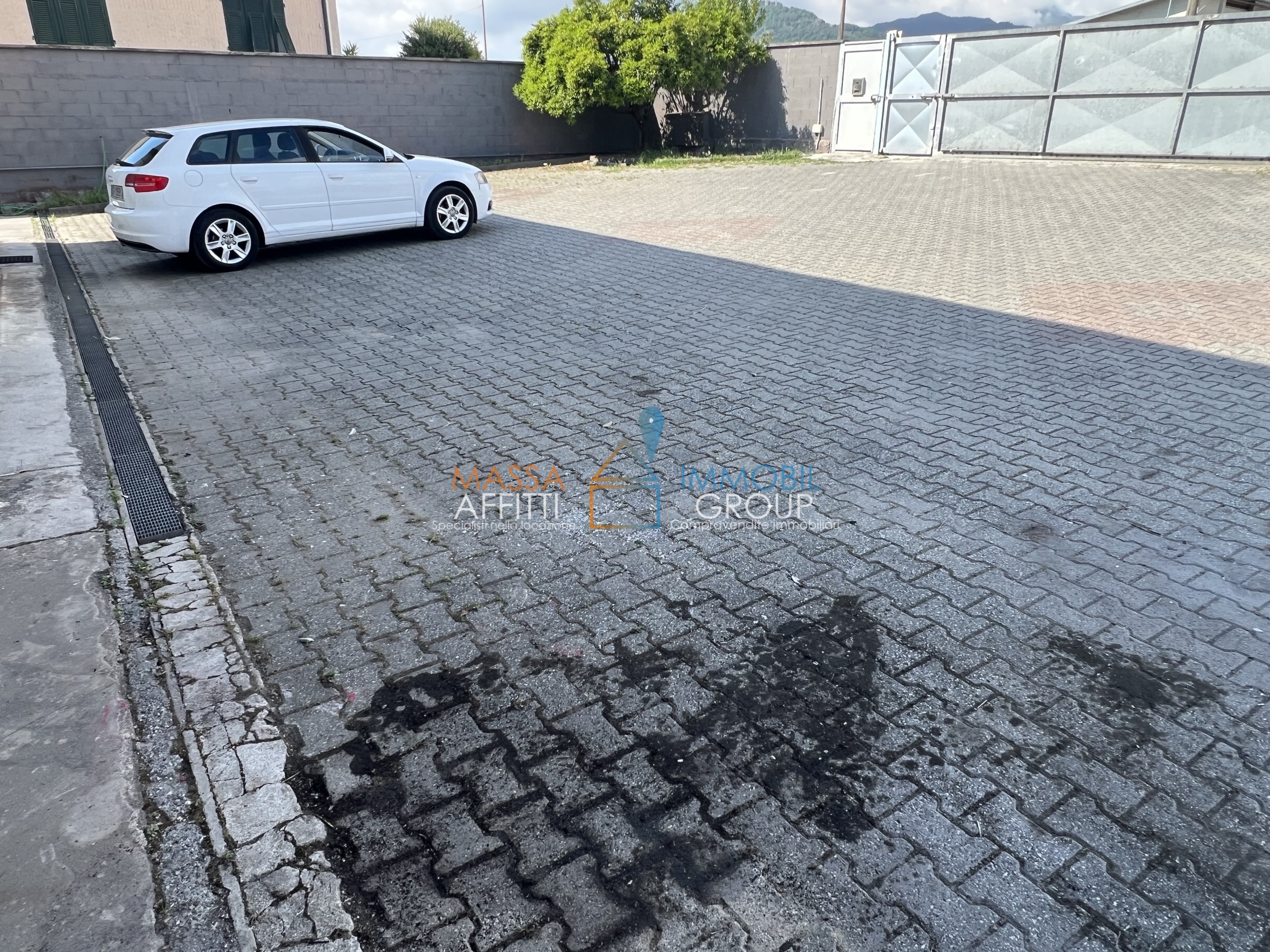 Capannone in vendita in via provinciale avenza-massa 194, Carrara